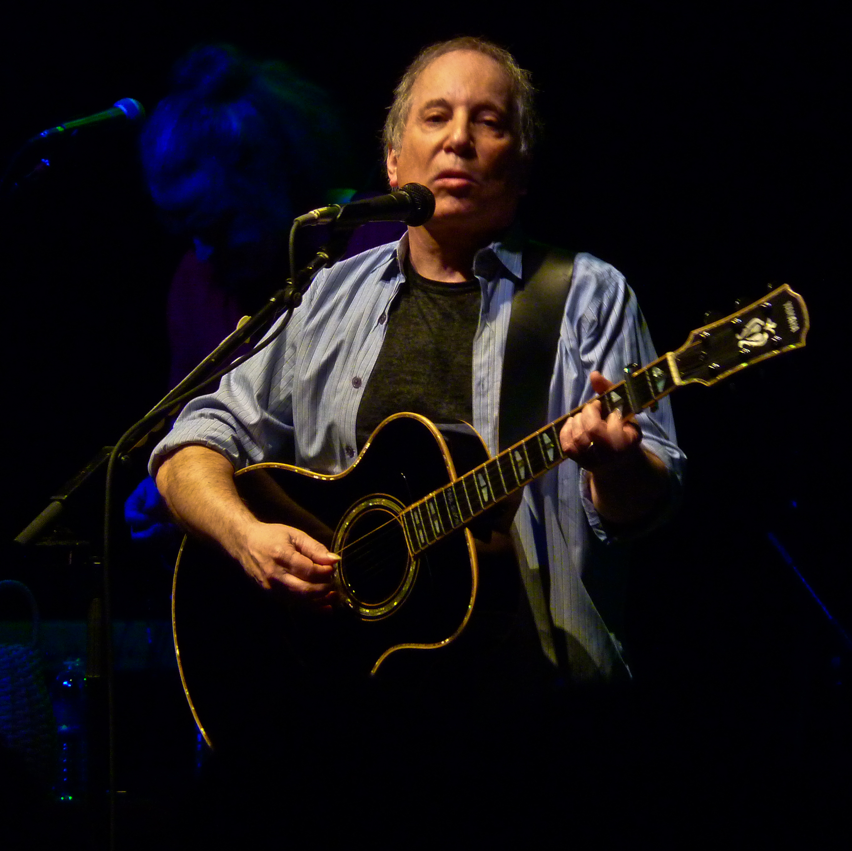 Paul_Simon_at_the_9-30_Club_(b)